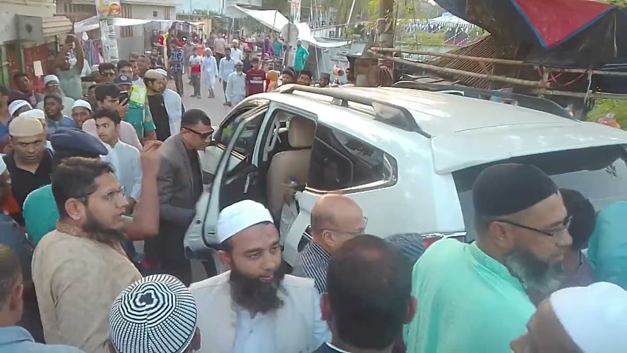 আ,ফ,ম খালিদ হোসেন শিরোমণি খুলনা ওয়াজ মাহফিলে এবং প্রধান বক্তা তারেক মনোয়ার ঢাকা